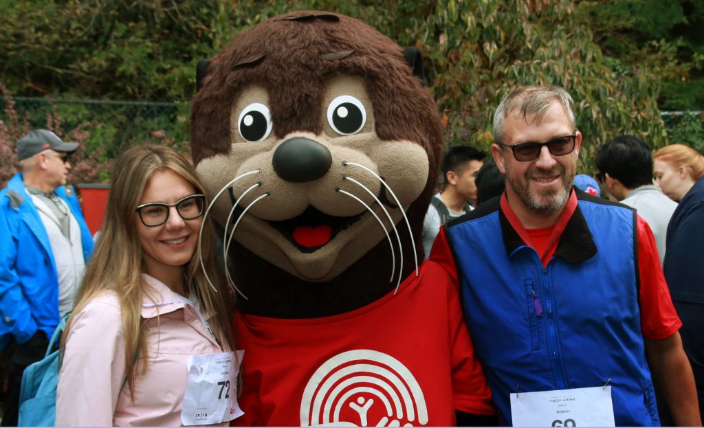 participants with Seymour the Sea Otte